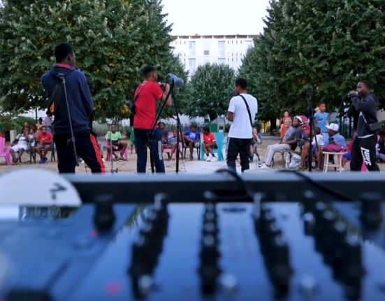 Ensemble pour une fête avec l'asso Hip-hop Tours au quartier Maryse Bastié.